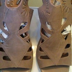 Franco Sarto cut out suede bootie sz 9.5